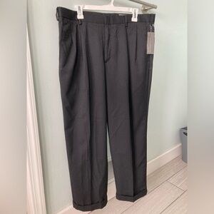 Men’s pleated Dockers